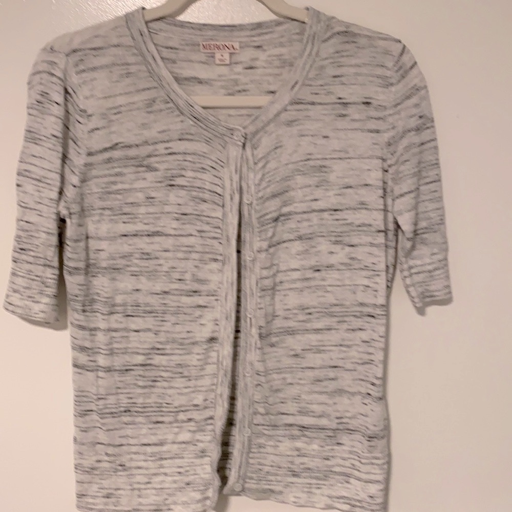 Women black and white button short sleeve top